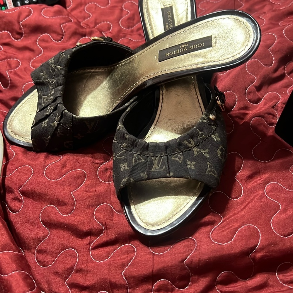Louis Vuitton Women's Black Sandals - Picture 9 of 9